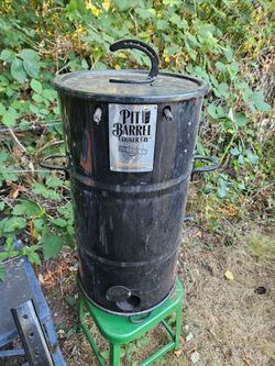 Pit barrel cooker
