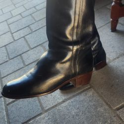 Almost new thigh-high boots made of pure leather or leather, sizes 8. 2/1, black color Beautiful, 