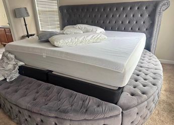 King size bed with speakers build it