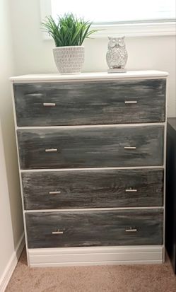 Contemporary 4-Drawer Dresser