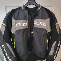 Dainese Racing 3 D-air Leather Jacket (Airbag) – Size 54 / Large – Excellent
