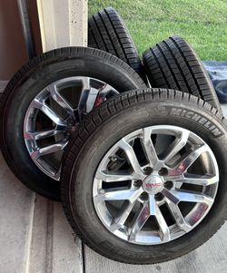 Gmc Oem 20s Wheels On Michelin 275/55/20 Tires. 