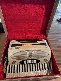Vintage Accordion VERY Nice Condition