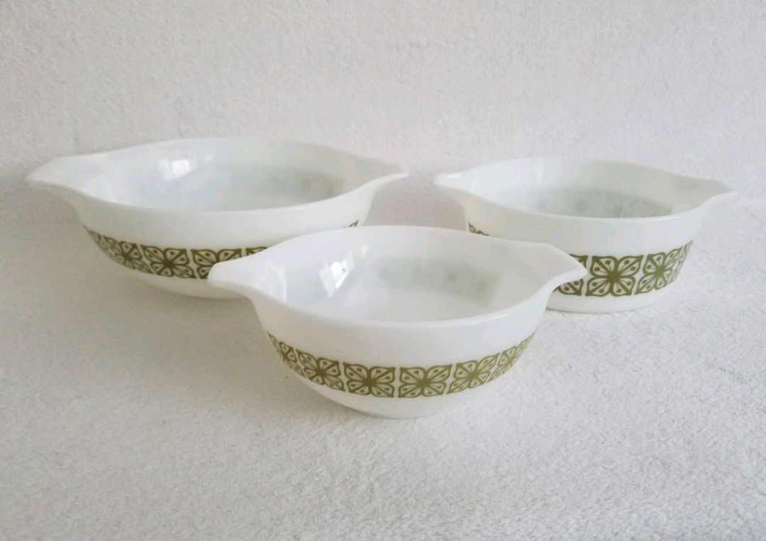 Pyrex Green Verde Square Flowers set of 3 bowls vintage 1960 dishes