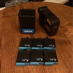 GoPro 8 Charging Station + 6 Batteries + Media Mod