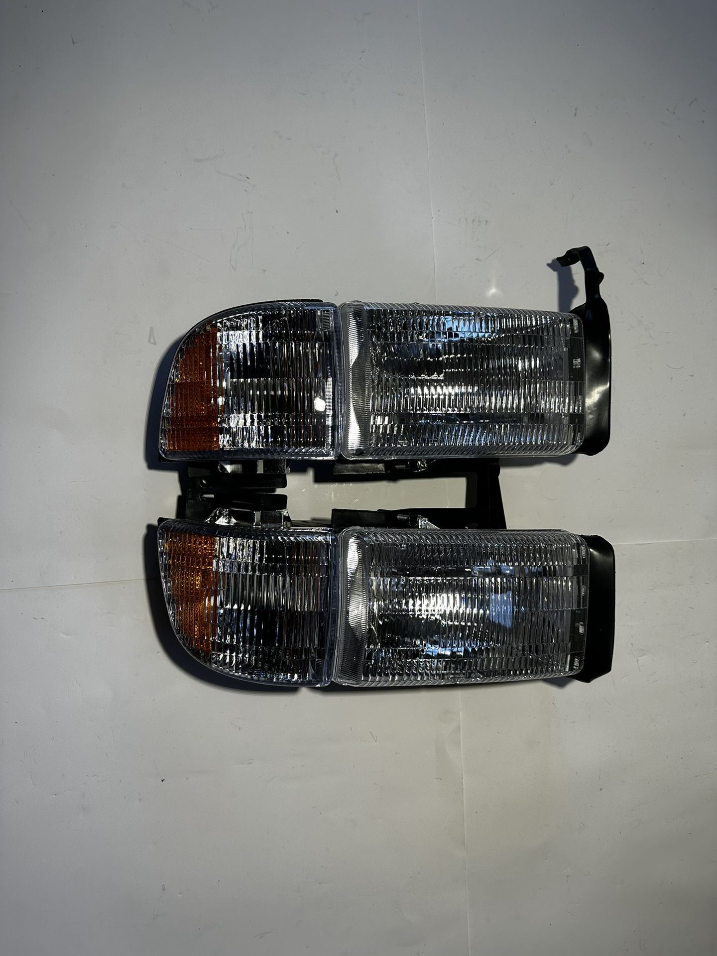 Dodge Ram 1500/2500/3500 Headlight Year 94-02