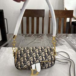 beautiful small crossbody purse adjustable or shoulder held 