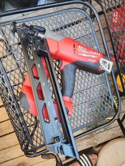 Milwaukee Staple Gun / Pistola para Grapa