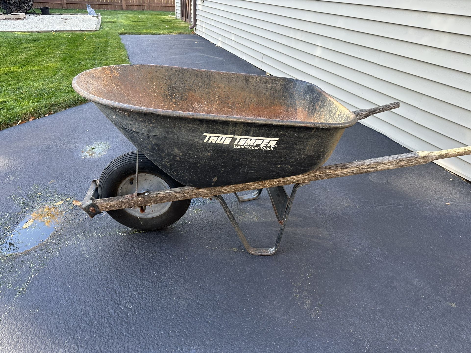 True Temper Wheelbarrow
