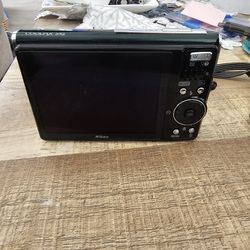 Nikon Coolpix S52 Digital Camera Hunter Green Has Battery Works with Charger