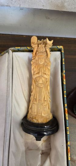 Antique and collectible estate sale Quan yin