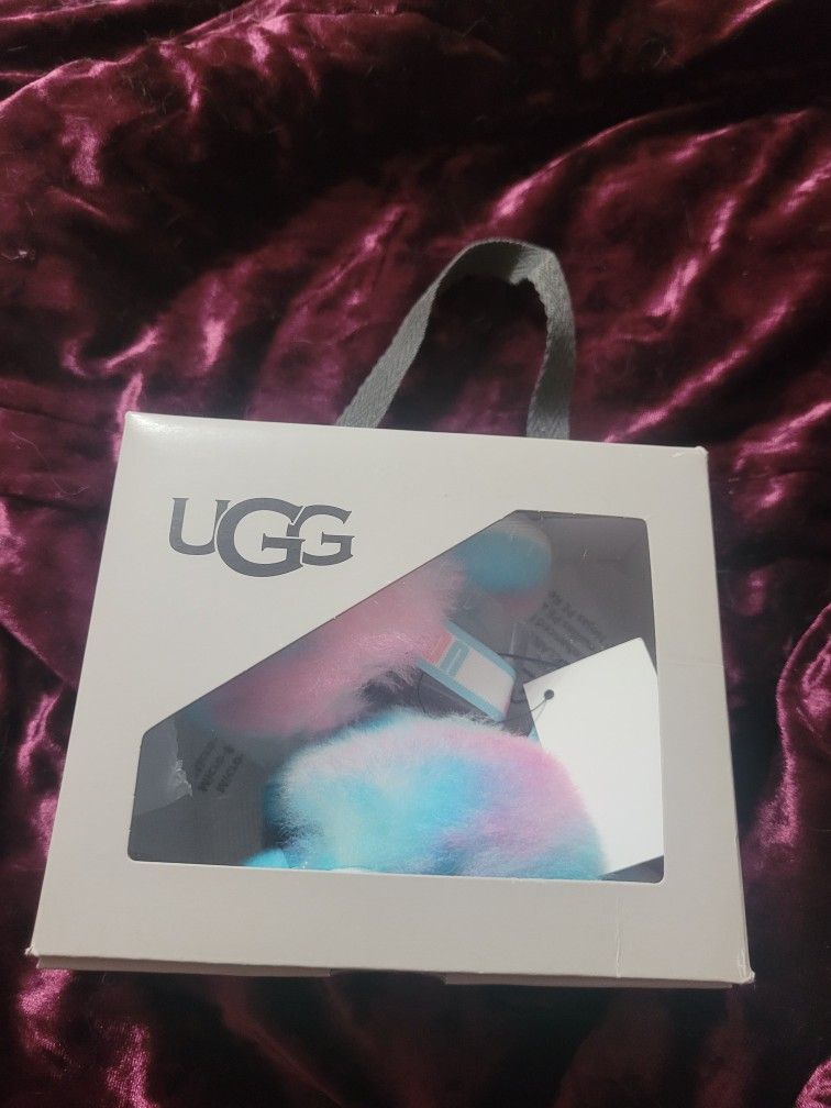 UGG FLUFFY Yeah Pride