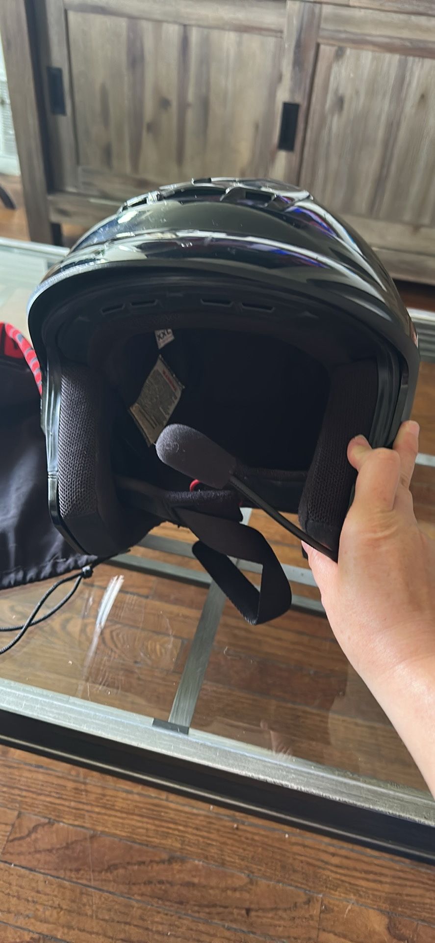 Casco de motocicleta marca Harley Davidson con pequeño raspón no le afecta en nada, está en muy buenas condiciones