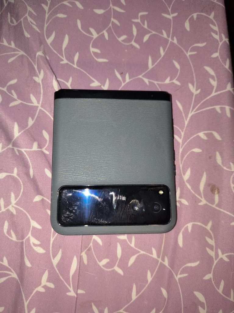 2023 Boost Razor Flip Phone Screen Broke