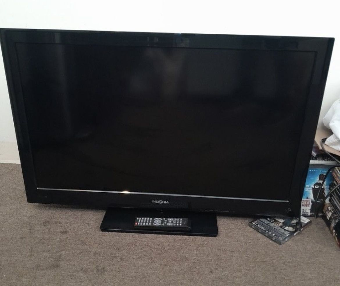 Insignia 42” Inch TV With Remote!