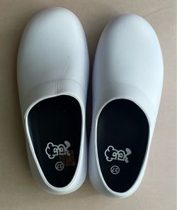 White nursing shoes size 7