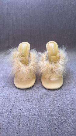 Women’s size 6 feather heels