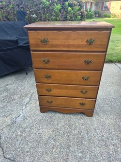 Maple 5 Drawer Dresser Chest
