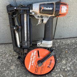 Paslode Gun I. 60061 MODEL CS150 GAUGE: 18 CROWN: 3/8* L=3/4* TO 1-1/2* 120 PSI MAX MADE IN TARMAN