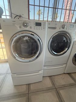 LG front load washer and dryer gas  set