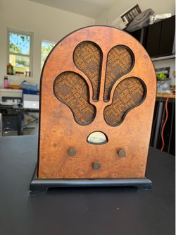 Reproduction Cathedral style Radio