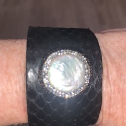 AWESOME ADJUSTABLE COIN PEARL CUFF