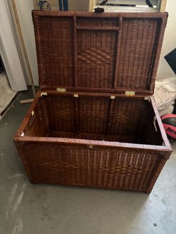 Large Wicker Storage Trunk with Lid