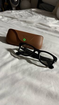 Ray-Ban Meta Gen 1 Wayfarer Smart Glasses – Transitions Lenses + Charging Case