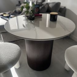 Brand New table In Box ! 