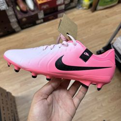 Nike Soccer Cleats Pink Size 10.5