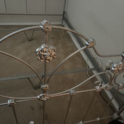 Queen Size Bed Medal Frame 