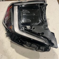 2022-2026 GMC SIERRA 1500 RH PASSENGER SIDE LED HEADLIGHT BLACK INTERIOR BEZEL 856zero4122 OEM