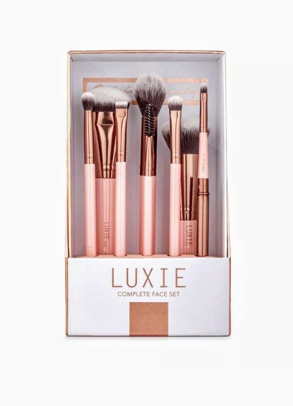 SEALED NEW Luxie 8 Piece Brush Set