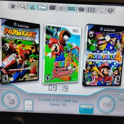 NINTENDO WII with 30 WII and Gamecube Games and Over 2500 Retro Classic Games