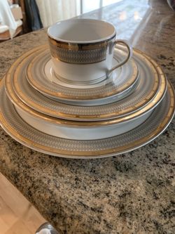 Stunning Mikasa Dinnerware 