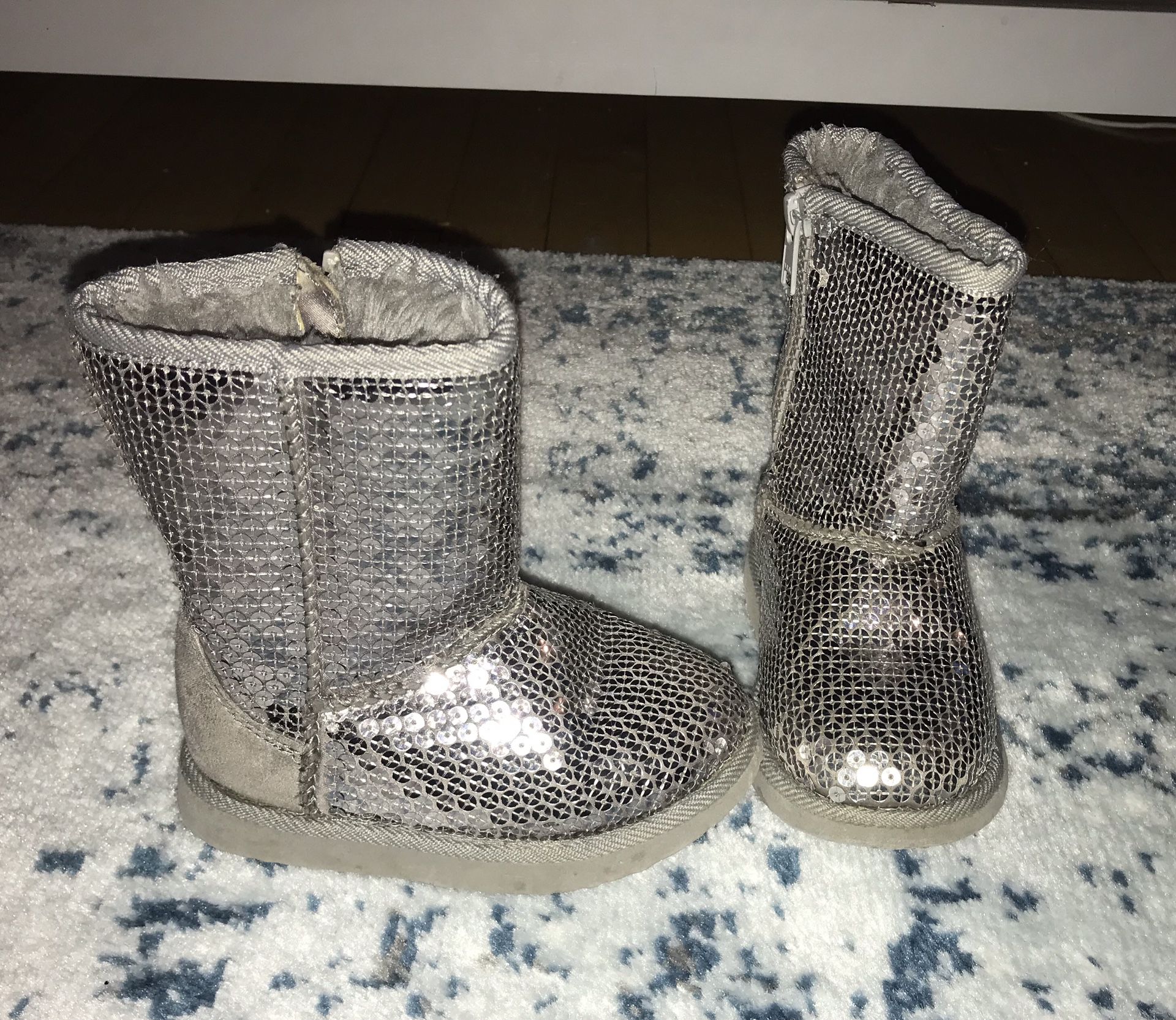 Girls size 7 sequin snow boots
