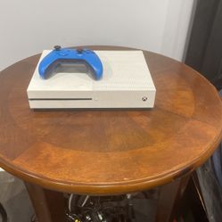  Xbox One S With Controller