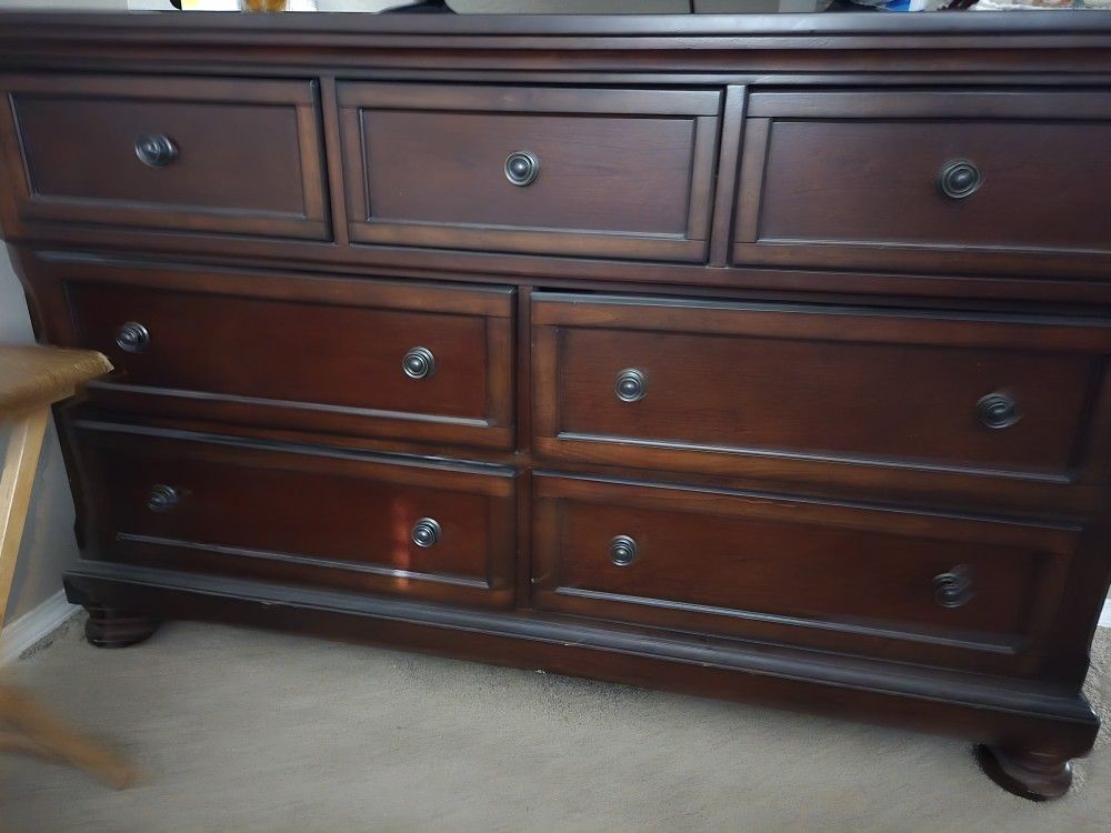Porter 7 Drawer Dresser And Mirror