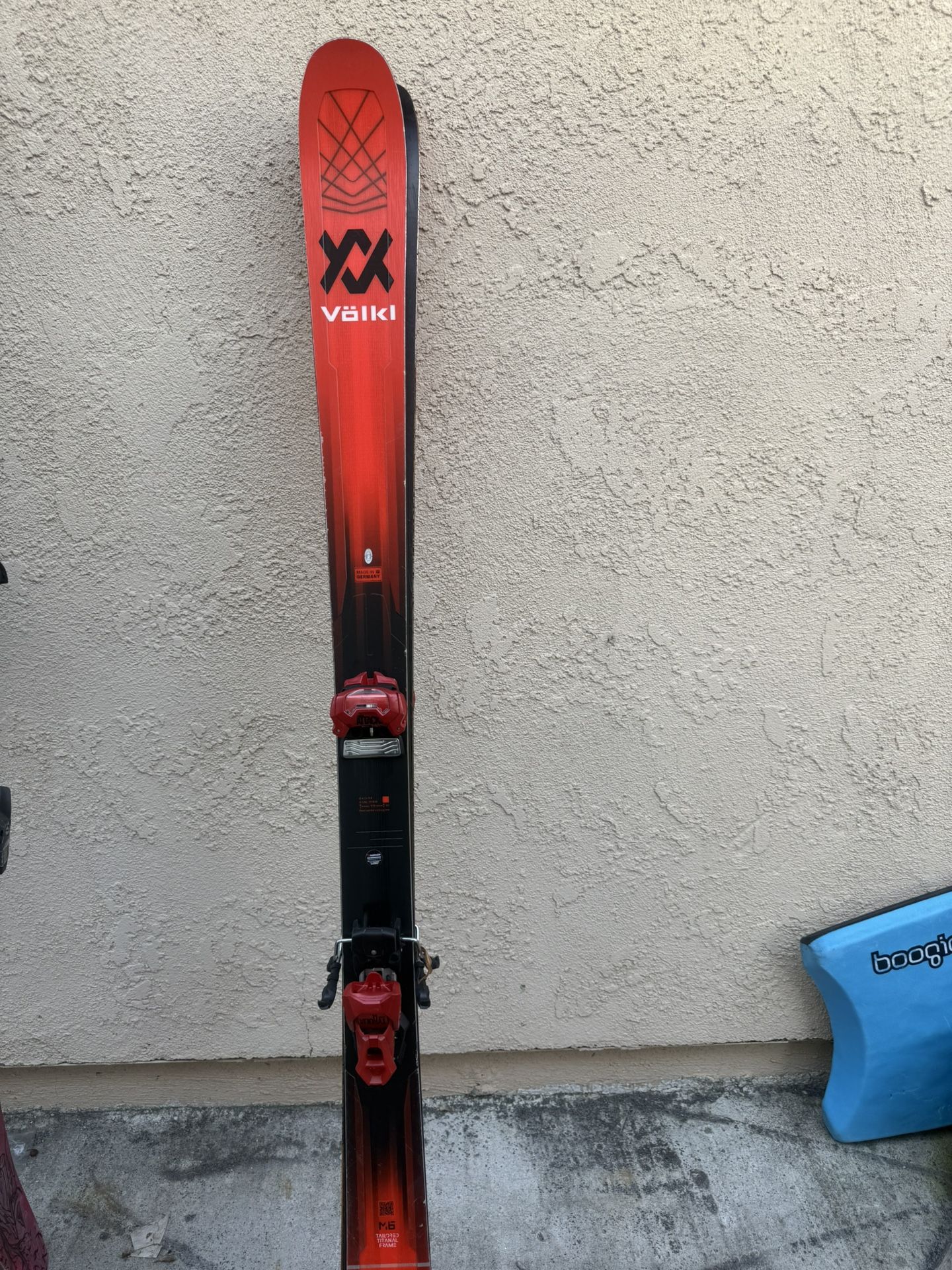 Volki Skis