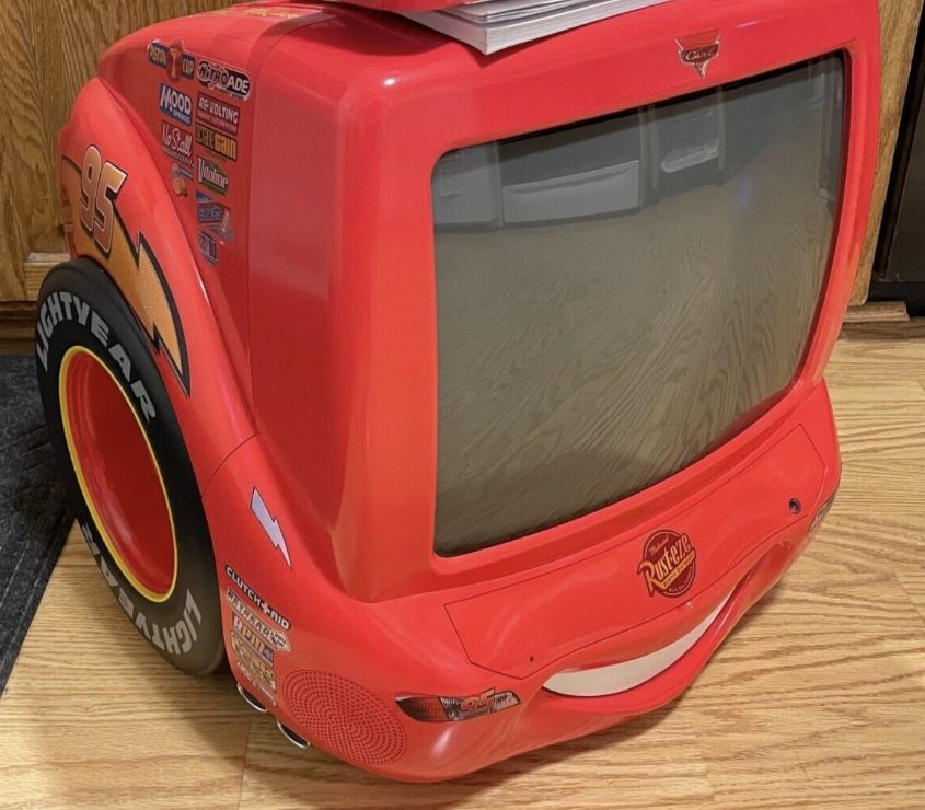 ****LIMITED EDITON*****Disney Pixar Cars Lightning McQueen 13" Color CRT TV DVD No Remote 
