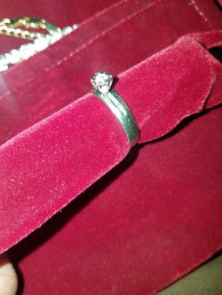 10k white gold diamond ring 2.5g