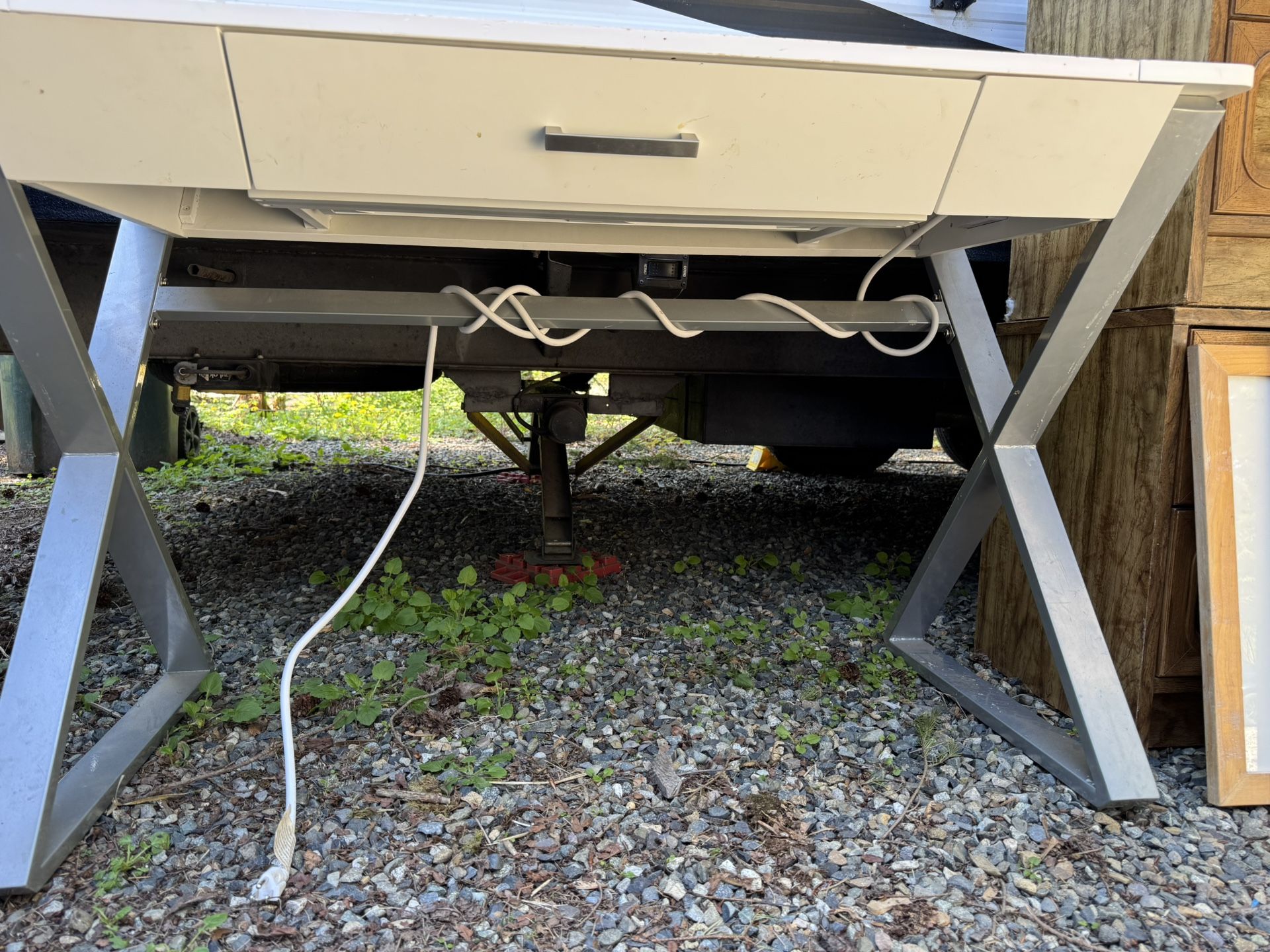 Desk w Glass & Plug w Usb