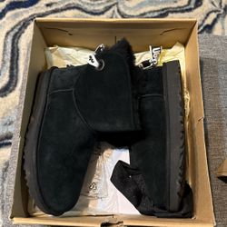 Black Uggs size 7