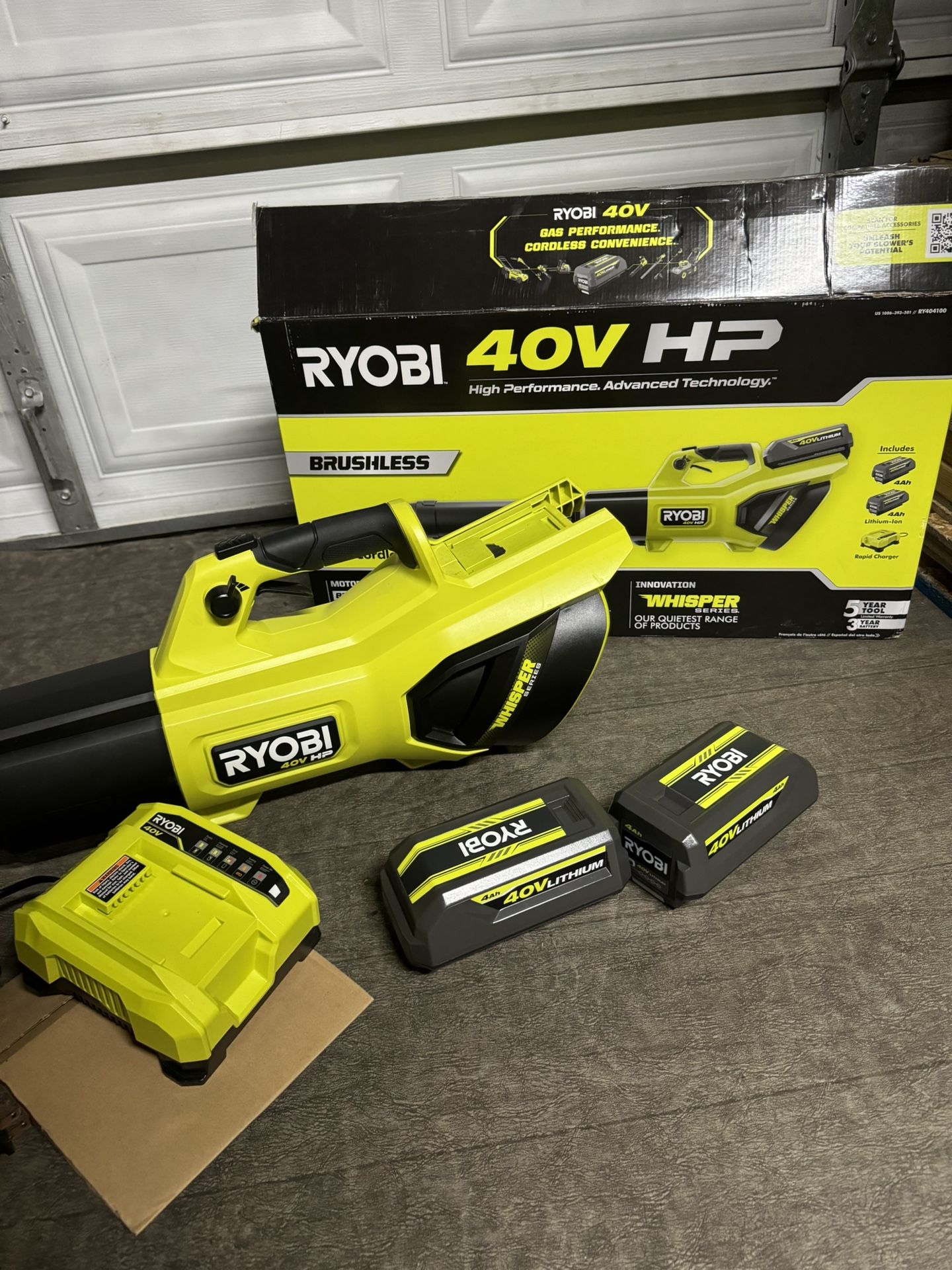 Riobi 40V HP Brushless Whisper Series 190 MPH 730 CFM Cordless Battery Jet Fan Leaf Blower with (2) 4.0 Ah Batteries & Charger