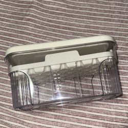 ICE CUBE TRAY AND LID AND SCOOP