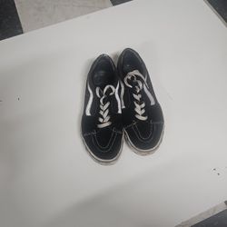 Vans Black And White Suede Tennis Shoes Size 6 1/2 Juniors