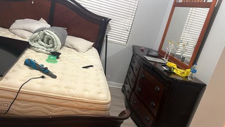 Juego De Cuarto De Uso 250 Cómoda Con Espejo Y Cama Con Colchón