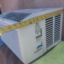 LG 5000 BTU AIR CONDITIONER IN EXCELLENT WORKING CONDITION 