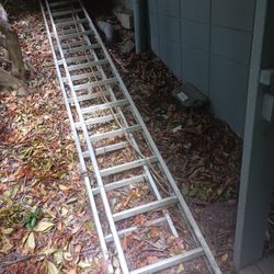 24 ft Aluminum extension ladder