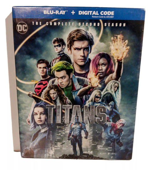 Titans: The Complete Second Season Blu-ray + Digital Code 2- Disc Set, 2019 New